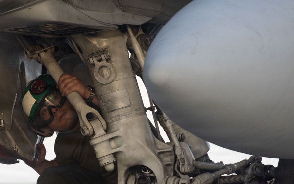 VMFA-232 prepares aircraft during GATR