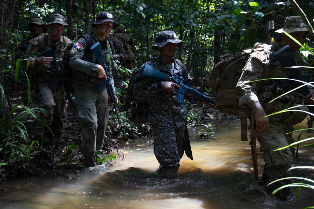 Jungle Operations Training Course - Panama: Jungle Waterborne Ops and Land Navigation