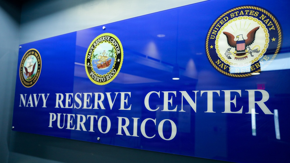 Navy Reserve Center Puerto Rico Honors Veteran Rey Perez with Purple Heart at Fort Buchanan