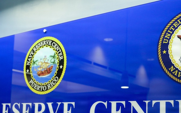 Navy Reserve Center Puerto Rico Honors Veteran Rey Perez with Purple Heart at Fort Buchanan