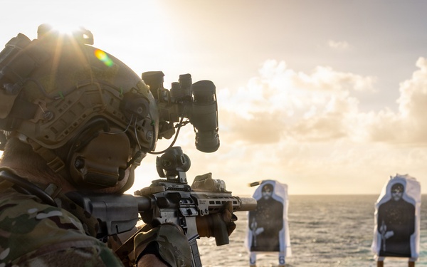 22ND MEU (SOC) | MSRT and MSPF Conduct Deck Shoot Aboard USS Fort Lauderdale