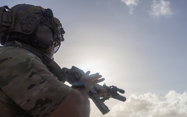 22nd MEU(SOC) | MSRT and MSPF Conduct Deck Shoot Aboard USS Fort Lauderdale