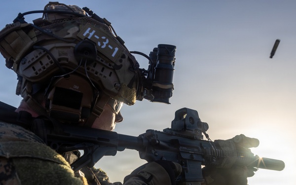 22nd MEU(SOC) | MSRT and MSPF Conduct Deck Shoot Aboard USS Fort Lauderdale