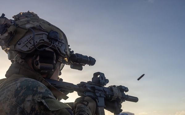22nd MEU(SOC) | MSRT and MSPF Conduct Deck Shoot Aboard USS Fort Lauderdale