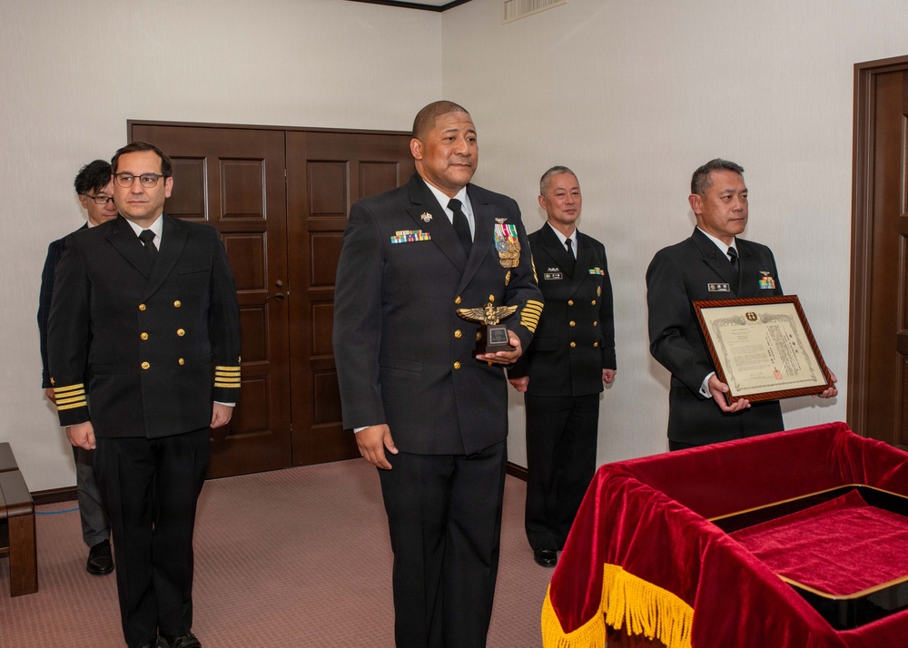 JMSDF Presents Letter of Commendation to CMC Leonard Anderson