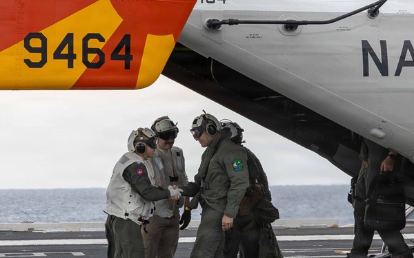 Vice Adm. Gumbleton Visits USS George H.W. Bush