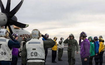 Vice Adm. Gumbleton Visits USS George H.W. Bush