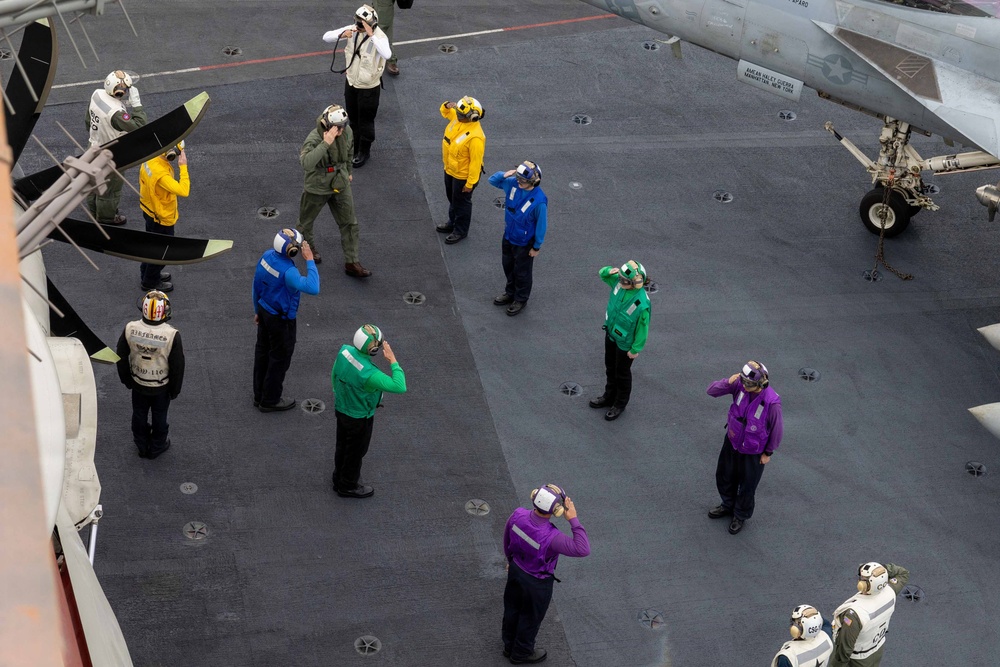 Vice Adm. Gumbleton Visits USS George H.W. Bush