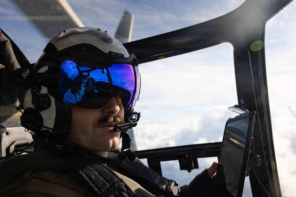 U.S. Marines with VMM-261 transport cargo to The Bahamas