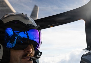 U.S. Marines with VMM-261 transport cargo to The Bahamas