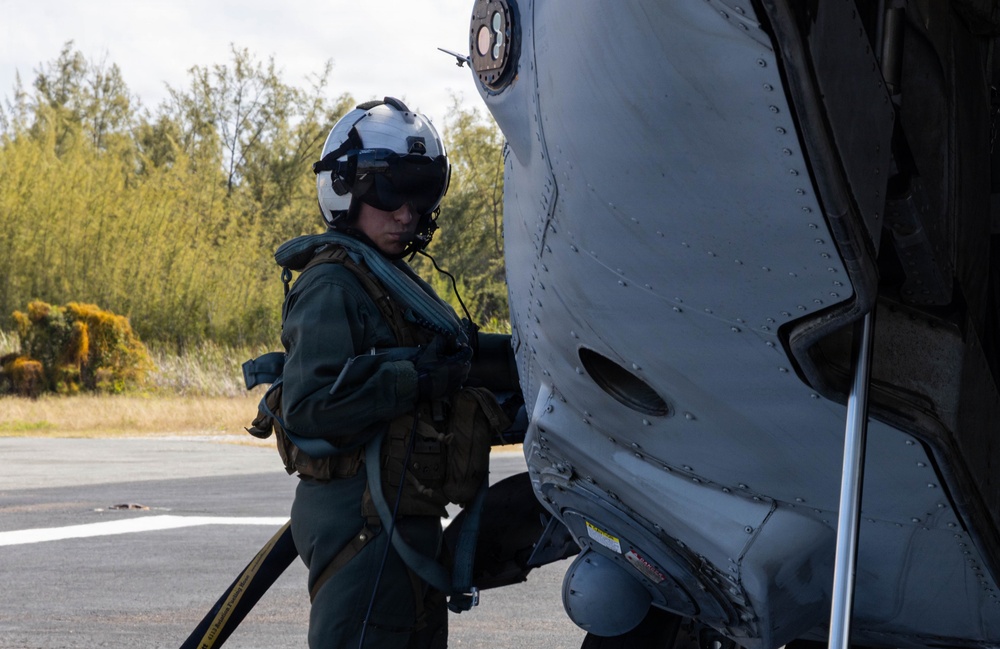 U.S. Marines with VMM-261 transport cargo to The Bahamas