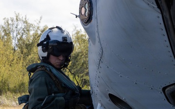 U.S. Marines with VMM-261 transport cargo to The Bahamas