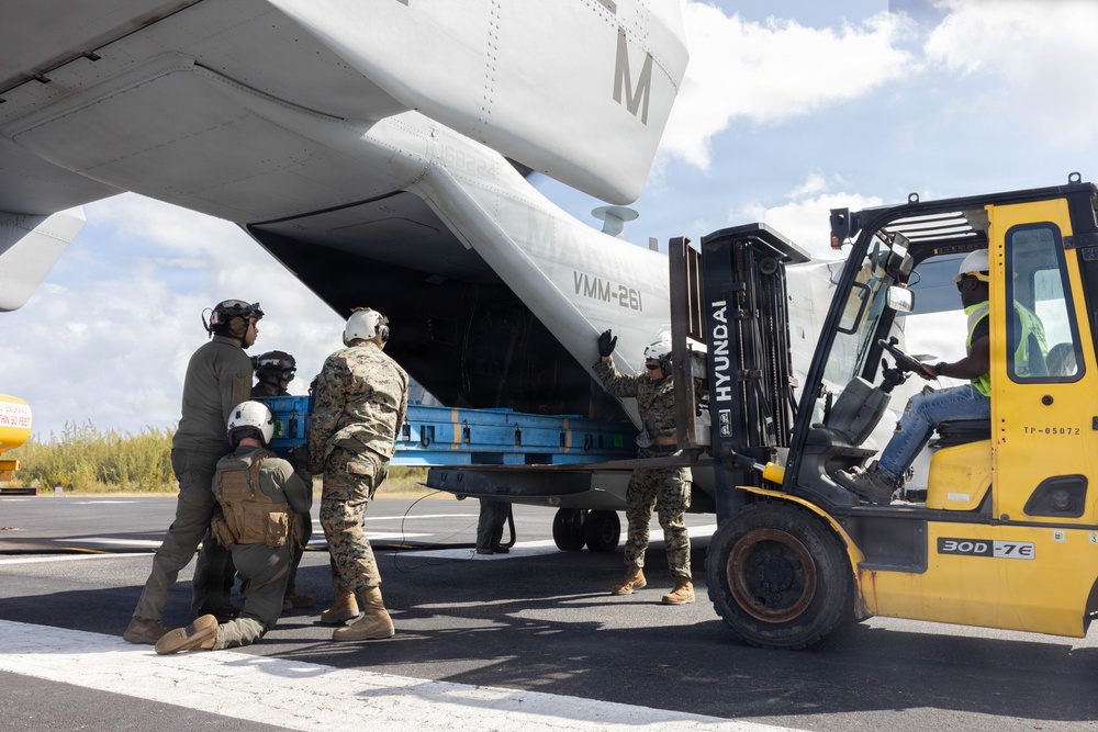 U.S. Marines with VMM-261 transport cargo to The Bahamas
