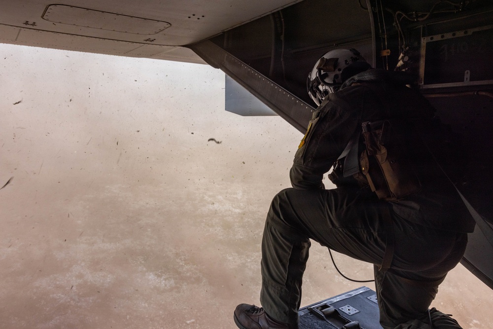 U.S. Marines with VMM-261 transport cargo to The Bahamas