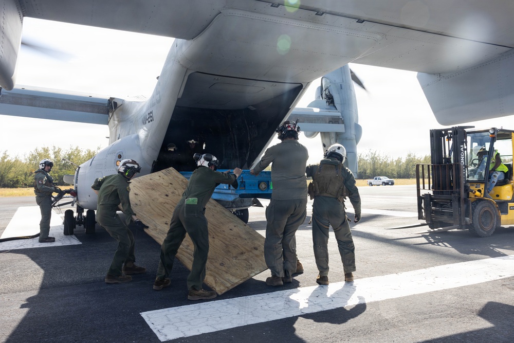 U.S. Marines with VMM-261 transport cargo to The Bahamas