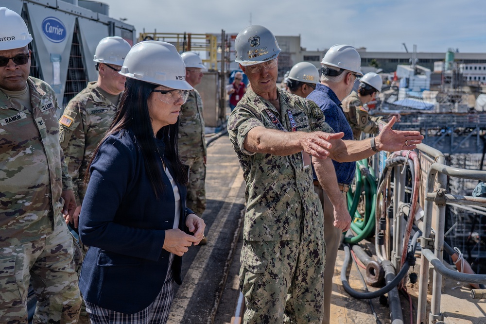 Army Material Command visits PHNSY &amp; IMF