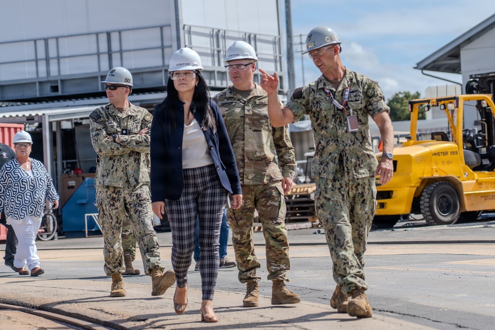 Army Material Command visits PHNSY &amp; IMF