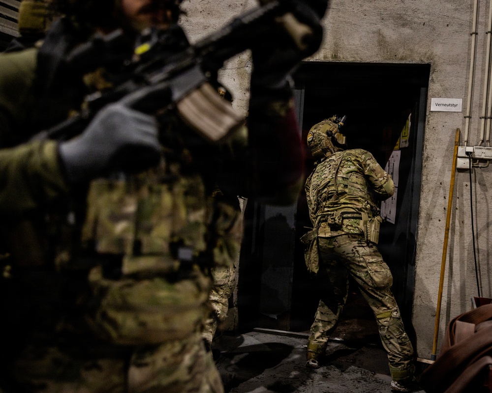 Arctic Specialist 2026 - EODMU EIGHT