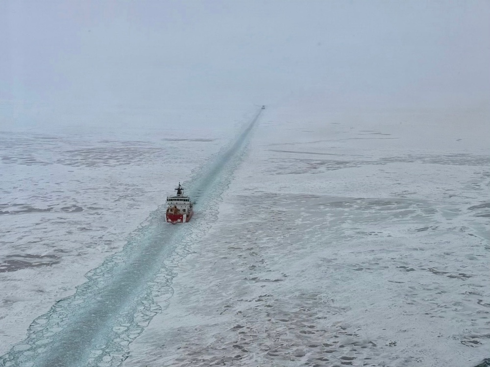U.S. Coast Guard Cutter Mackinaw (WLBB 30) conducts joint training with U.S. Coast Guard Air Station Detroit