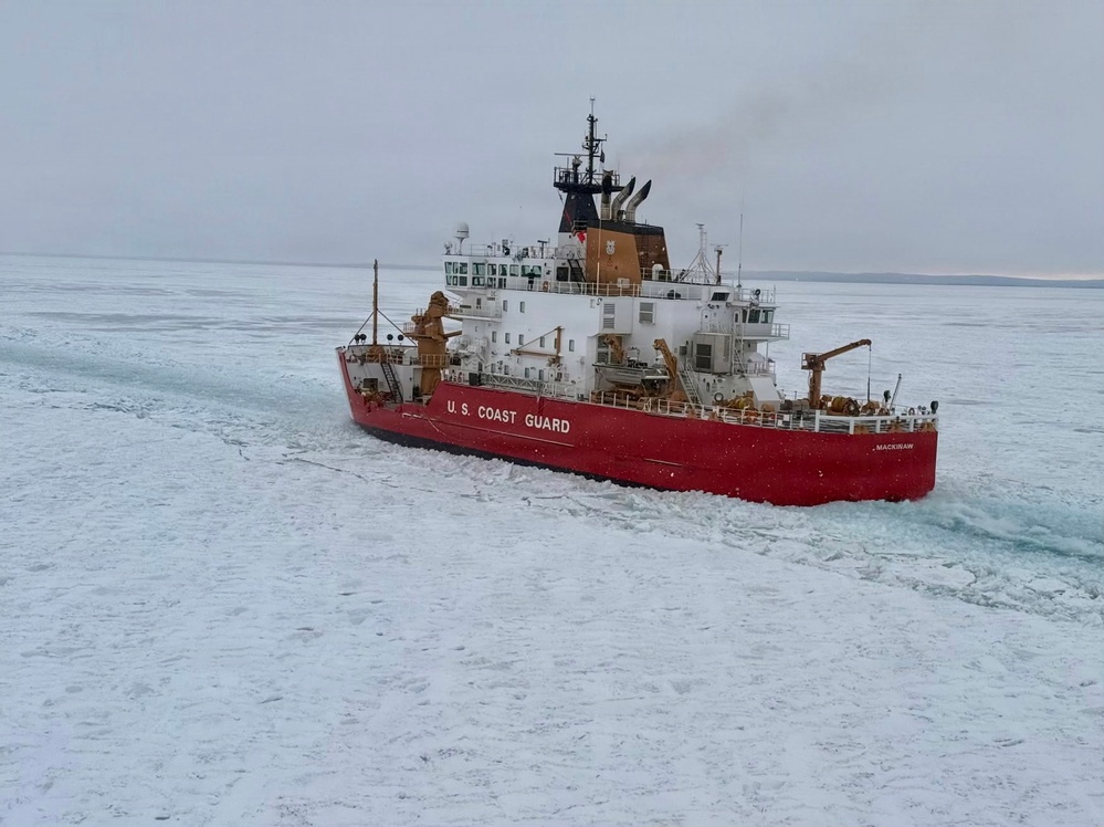 U.S. Coast Guard Cutter Mackinaw (WLBB 30) conducts joint training with U.S. Coast Guard Air Station Detroit