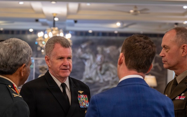 Commander strengthens U.S. - India relationship during visit