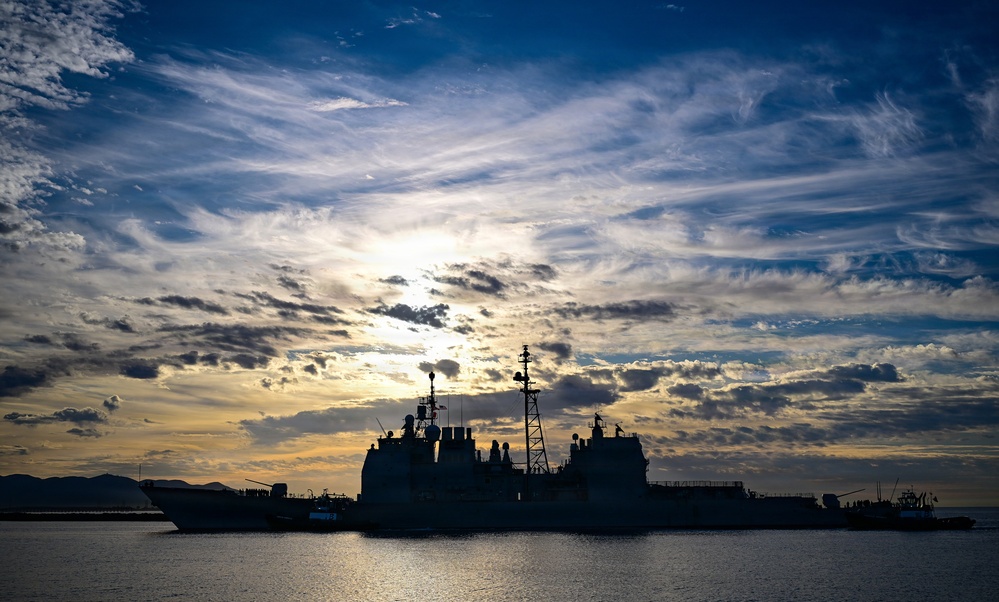 USS Chosin (CG 65) Sails Into NSWC PHD for Comprehensive Ship Groom