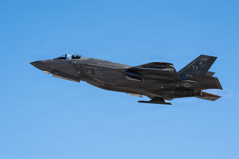 Red Flag-Nellis 26-1 taxi and take offs