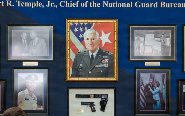 Army National Guard presents inaugural Lt. Gen. Herbert R. Temple Jr. Leadership Award