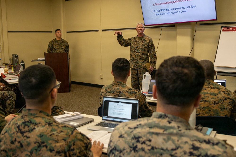 The 39th Commandant of the Marine Corps Visits MCRD San Diego