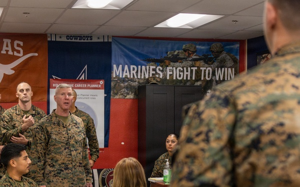 The 39th Commandant of the Marine Corps Visits MCRD San Diego