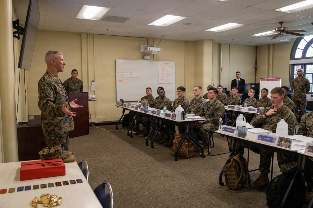 The 39th Commandant of the Marine Corps Visits MCRD San Diego