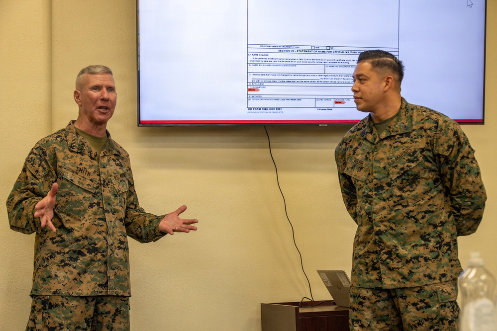 The 39th Commandant of the Marine Corps Visits MCRD San Diego