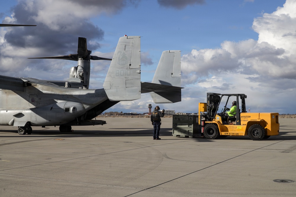 VMM-164 transports HMLA-367 Marines