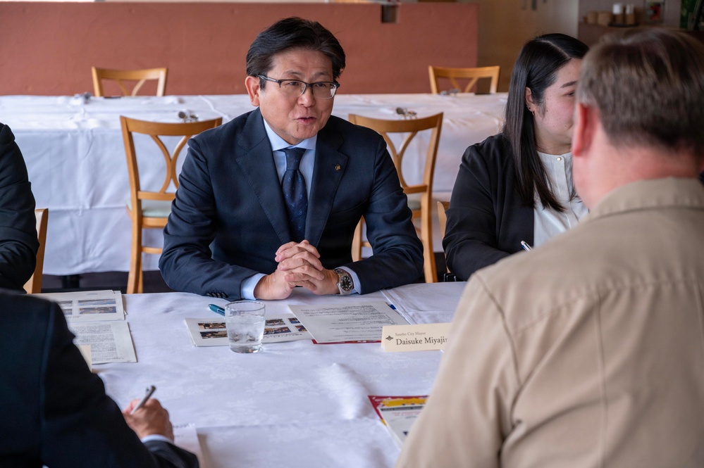 CFAS Commander and Sasebo City Mayor Host Quarterly Meeting