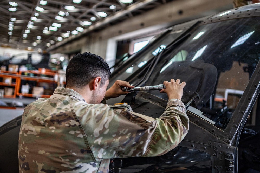 2CAB Maintainers Conduct UH-60 Black Hawk Maintenance