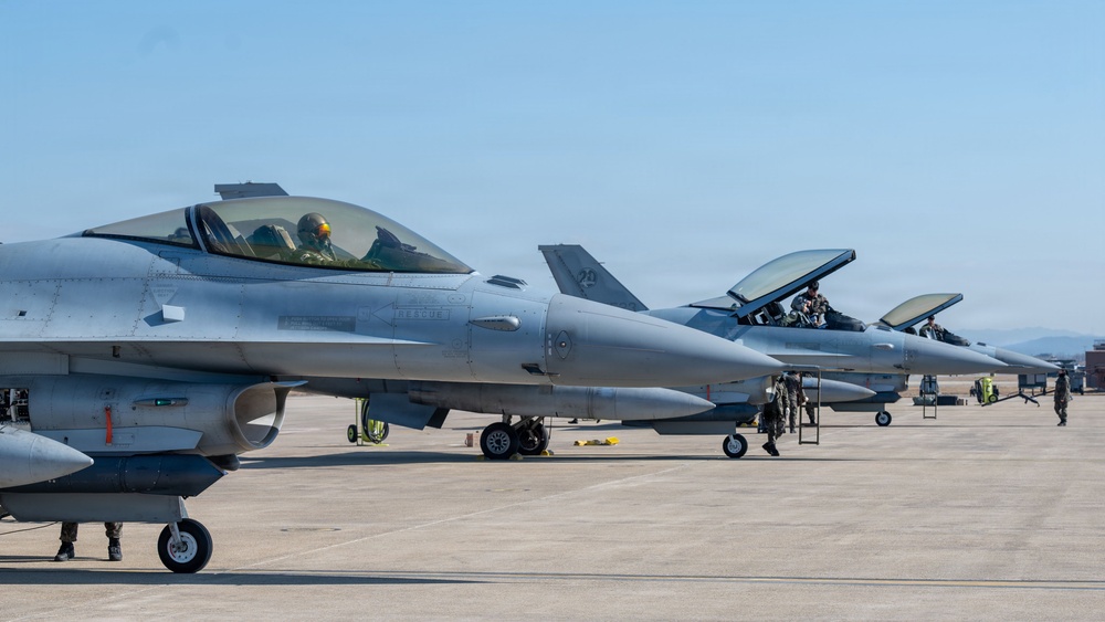 Buddy Squadron 26-2 enhances interoperability at Osan