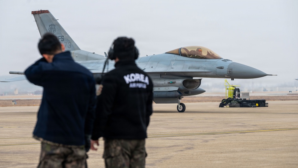 Buddy Squadron 26-2 enhances interoperability at Osan