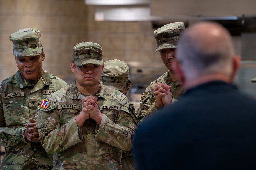 Chef Robert Irvine Reviews Dishes Prepared by 92G Soldiers