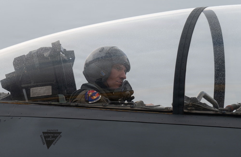 492nd, 493rd FGS Airmen cross-certify on opposing aircraft