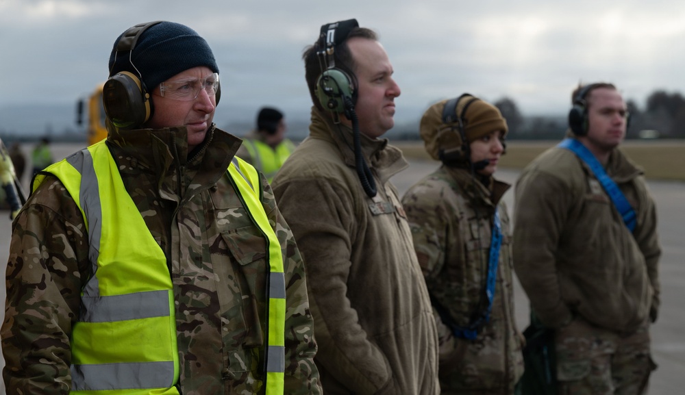 492nd, 493rd FGS Airmen cross-certify on opposing aircraft