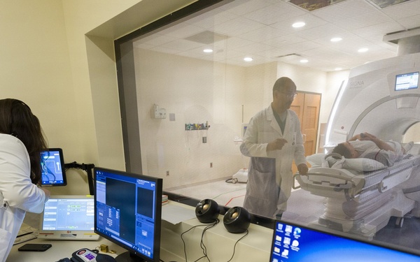 Lung cancer survivors share stories during summit at Walter Reed