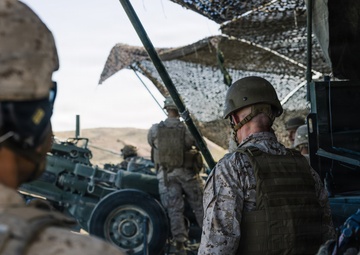 MARFORRES Commanding General observes 5/14 Q battery fire mission