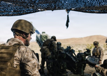 MARFORRES Commanding General observes 5/14 Q battery fire mission
