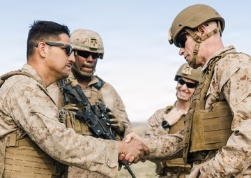 MARFORRES Commanding General observes 5/14 Q battery fire mission