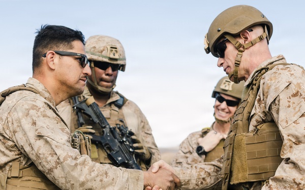 MARFORRES Commanding General observes 5/14 Q battery fire mission