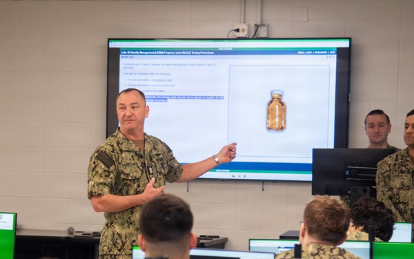 MCPON Perryman Visits SWESC Great Lakes