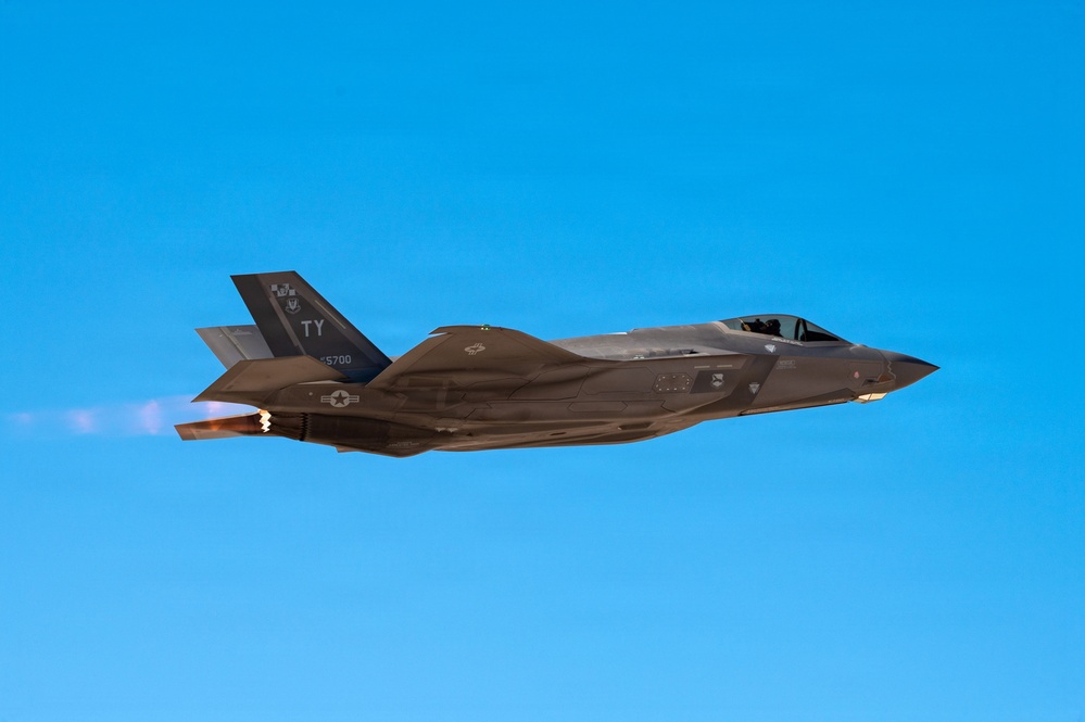 Red Flag-Nellis 26-1 take offs