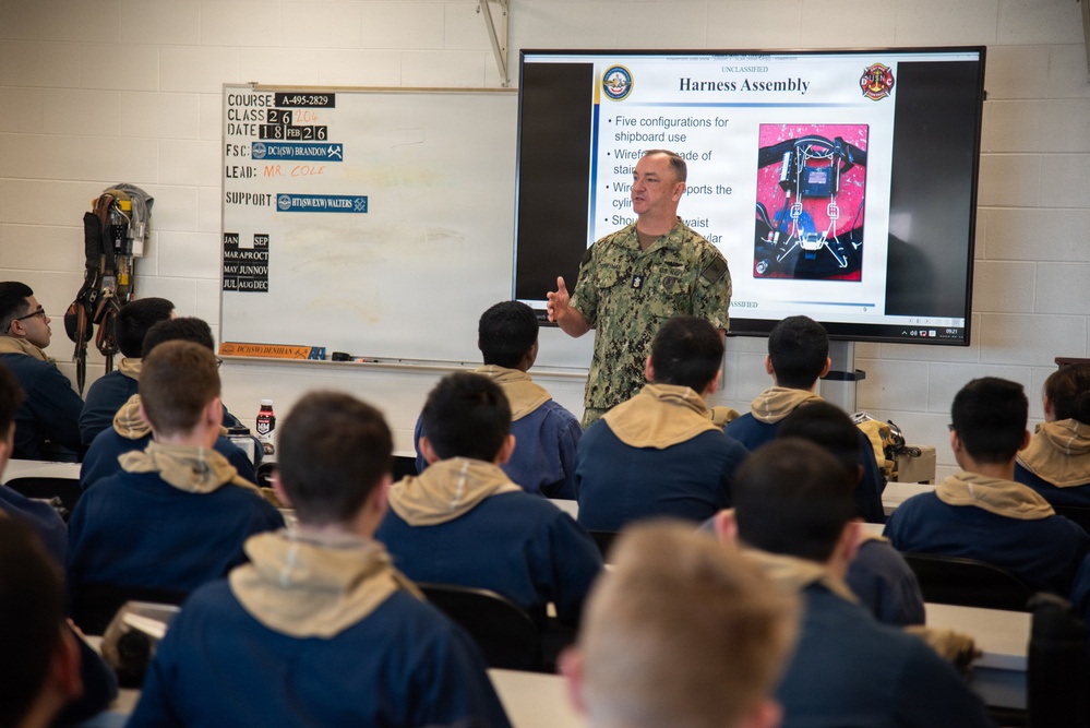 MCPON Perryman Visits SWESC Great Lakes