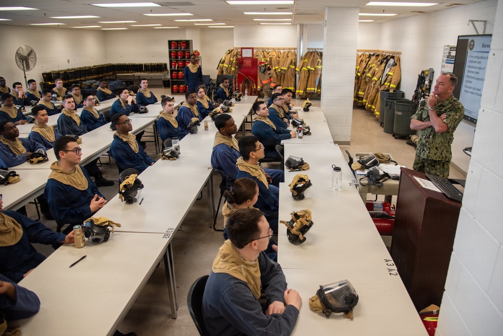 MCPON Perryman Visits SWESC Great Lakes