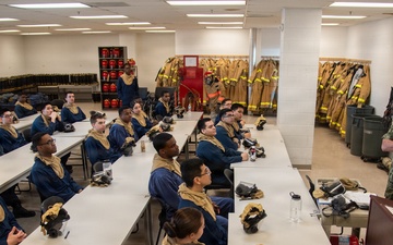 MCPON Perryman Visits SWESC Great Lakes